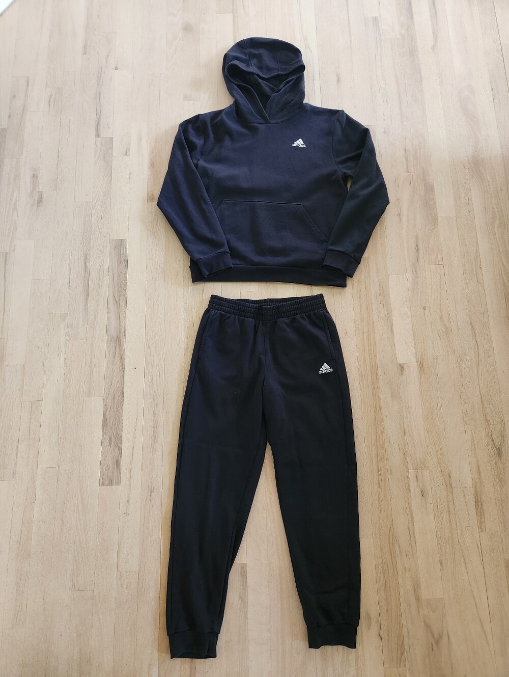 Adidas Essentials Small Logo Feel Cozy Fleece Hoodie And Pants Kids Size XL - Picture 2 of 9